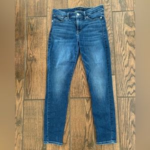 Lucky Brand skinny jeans. Mid rise skinny/Ava size 6/28 regular